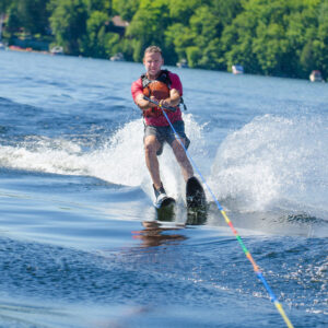 Åk Vattenskidor/Wakeboard