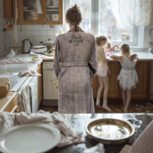 Broderad morgonrock med tre rader text, GRÅ / XXL / SVART (1000)