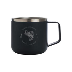 Campingmugg med gravyr - Fiske, SVART / ABBORRE