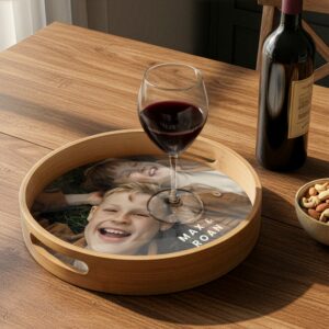 Personlig serveringsbricka - Rund - Trä - 30 cm